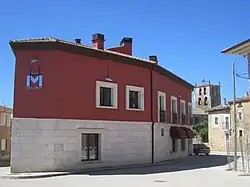Típico hostal moderno en una localidad burgalesa (España).