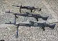 Ametralladoras IMI Negev (arriba) y FN MAG (abajo).