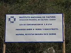 Letrero del gobierno para la conservación del lugar.