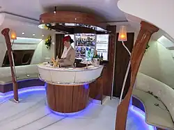 Estand de Emirates en ITB2016 representando el interior de un avión