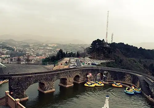 Montaña Suiza y Barcas del Estanque