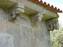 Ménsulas en la Iglesia de San Claudio de Nogueira