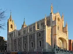 Iglesia de San Jerónimo el Real (1503-1505), Madrid, obra de Enrique Egas, parte del monasterio de monjes jerónimos patrocinado por los Reyes Católicos para que sirviera de aposento a la Familia Real en sus estancias en la villa