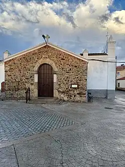 Fachada y puerta principal de la Iglesia de Santa Catalina (Torrecillas de la Tiesa)