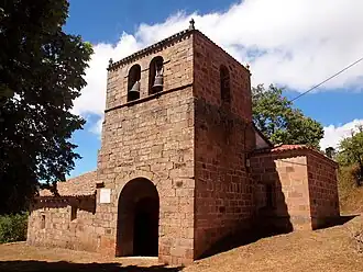 Iglesia de Santa Cruz en la localidad de Arcera, Cantabria (España). Edificio del siglo&nbsp;XIII.