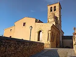Iglesia parroquial románica de Santiago Apóstol