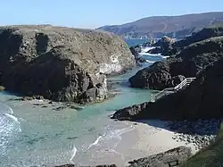 Canal que separa la isla del Toxo de tierra firme.