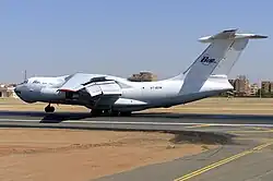 Ilyushin Il-76 de Badr Airlines en el Aeropuerto Internacional de Jartum (2013)