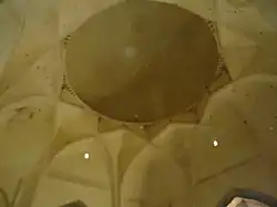 Arcos entrecruzados en la cúpula