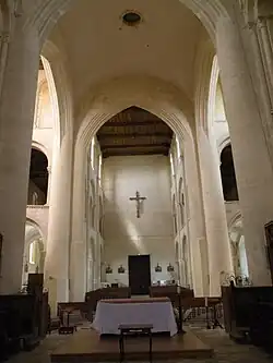 La nave, mirando a la entrada