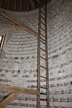 Interior del palomar del castillo de Nitray.