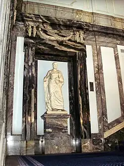 Escalera principal del Palacio de mármol (San Petersburgo)[55]​