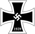 Cruz de hierro con la esvástica nazi al centro. (1939)