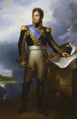 Retrato de cuerpo entero de hombre con ropa militar.