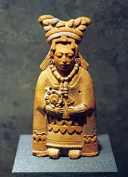 Figura de la isla de Jaina, moldeada, una dama.