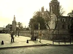 Fotografía de la plaza de Jesús María (Aguascalientes) y templo de Jesús Nazareno.