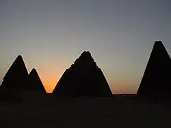 Pirámides de Gebel Barkal, en el reino de Napata (o de los «faraones negros» o kushitas), fuertemente influenciado por la cultura egipcia. Actual Sudán.
