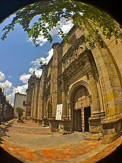 Atrio del templo.