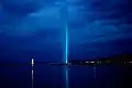 Jet d'Eau iluminado de azul