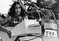 Joan Baez actuando en la Marcha sobre Washington en agosto de 1963