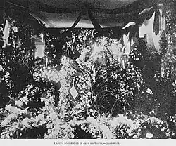 Capilla ardiente[24]​