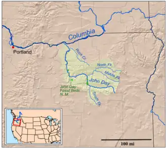 El río John Day fluye por el noreste del estado, desaguando en el Columbia.