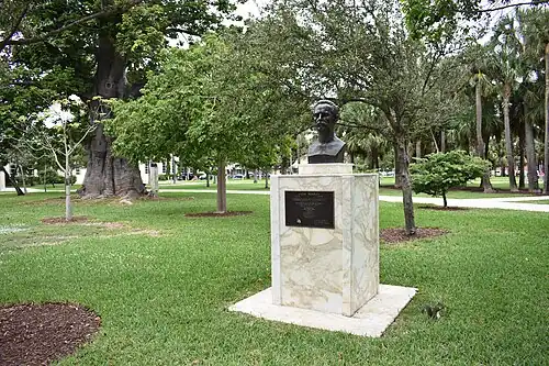 Busto de José Martí (Parque Collins), Miami Beach (Estados Unidos).