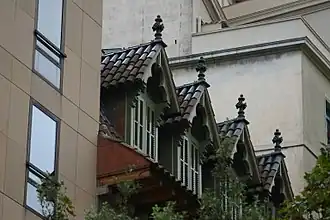 Mansardas con gabletes