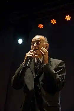 Godoy cantando en el festival del Día del Tango de 2011.