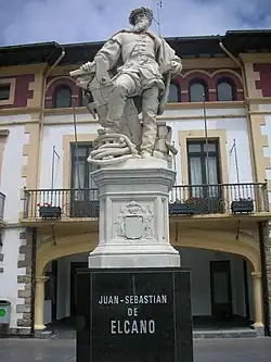 Estatua de Elcano de Guetaria de 1888.