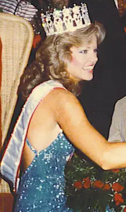 Miss EE.&nbsp;UU. 1983 Julie Hayek, quien compitió como Miss California USA