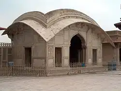 Vista lateral del pabellón