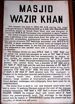 Placa en la mezquita de Wazir Khan