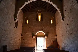 Acceso visto desde el altar