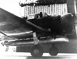 Nakajima B5N1 armado con un torpedo aéreo inerte.