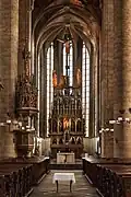 Presbiterio de la iglesia de San Bartolome en Pilsen con un altar neogótico según el diseño de Mocker