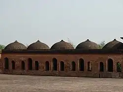 Cúpulas de la mezquita Katra en Murshidabad