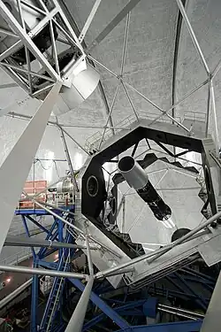 El espejo hexagonal segmentado del objetivo del Telescopio Keck 2.