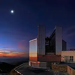 El cálido resplandor de los rayos de sol .[2]​