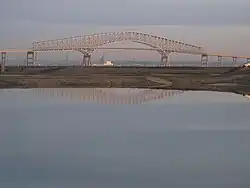 Key Bridge con Baltimore al fondo, visto desde el parque industrial Cox Creek, en el noreste del condado de Anne Arundel, noviembre de 2011 hacia el sur.