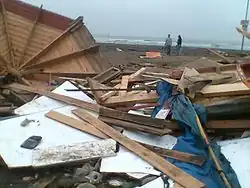 Kioscos destruídos tras la llegada del tsunami en Pichilemu, O’Higgins, Chile.