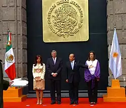 El presidente Néstor Kirchner y el presidente Felipe Calderón en la Ciudad de México; julio de 2007.