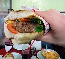 Un sándwich con kofta en Turquía