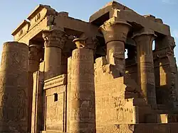 Relieve de Ptolomeo XII. Templo de Kom Ombo.