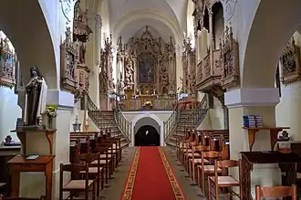 Mobiliario gótico barroco de madera de la iglesia de San Gallus (kostel sv. Havla) en Poříčí nad Sázavou por Lazar Widemann (década de 1740)