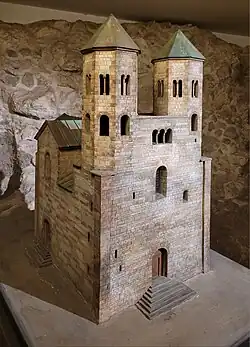 Modelo de reconstrucción de la iglesia en estilo románico.