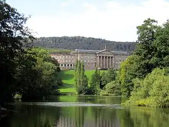 Otra vista de la fachada