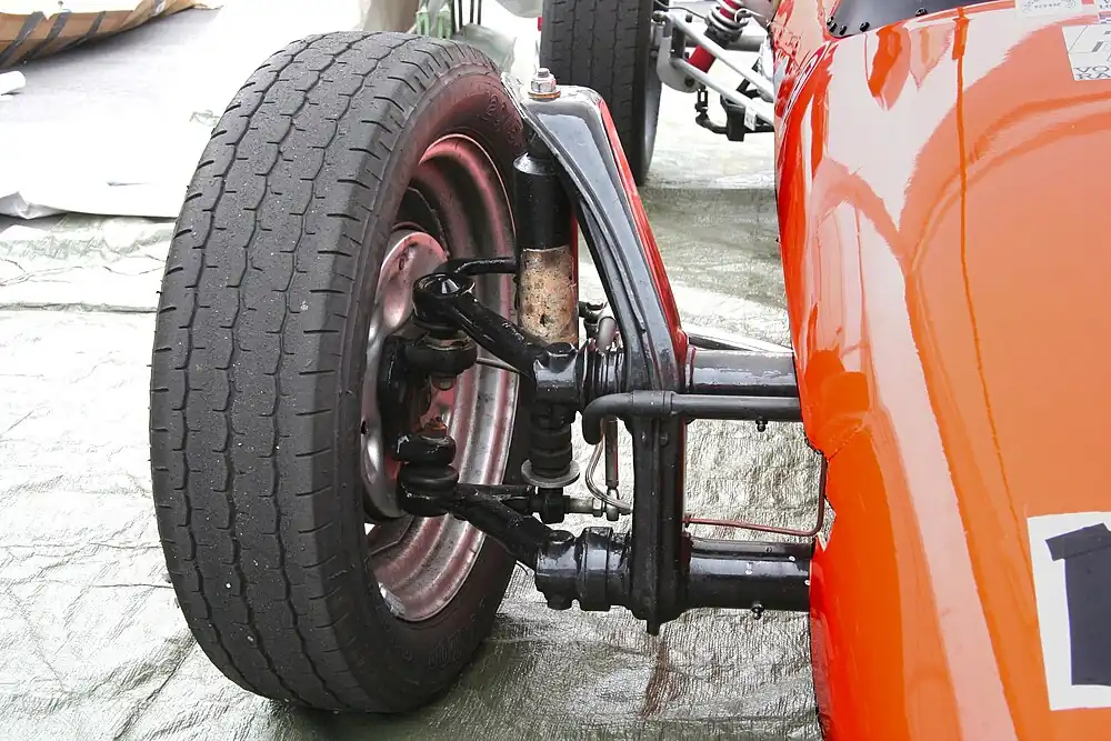 Barras de torsión en la suspensión del eje trasero de un automóvil.