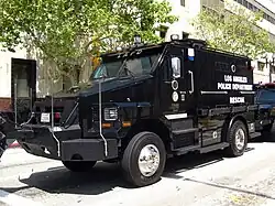 Vehículo blindado de un equipo SWAT del Departamento de Policía de Los Ángeles.