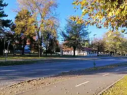 Acceso por Avenida La Castilla